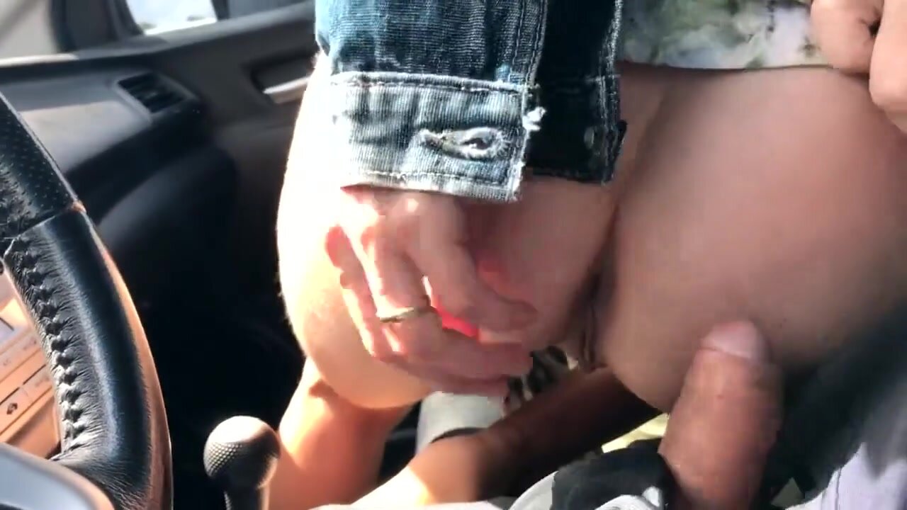 Echter Amateur-Sex in der Öffentlichkeit im Auto fast erwischt Bild Foto